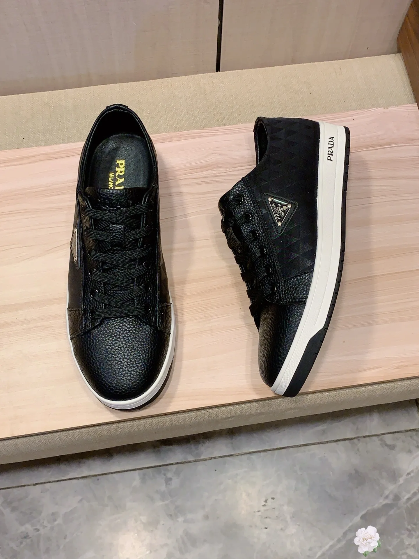 Men's Men's Shoes💰420💰💰🎩🎩[Lightning][Lightning] "PRADA*" The latest and most popular casual shoes, top brand [seduce] luxury~purchase, top~quality. [Strong] The upper is made of imported breathable cowhide with material ➕ breathable sheepskin lining (•) and fine workmanship. The original stylish and stylish soft rubber wear-resistant and non-slip outsole is light and comfortable on the feet. The real thing looks better when photographed in real life. No. 143: Code: 38-44, 45 can be customized, 3️⃣ colors are available